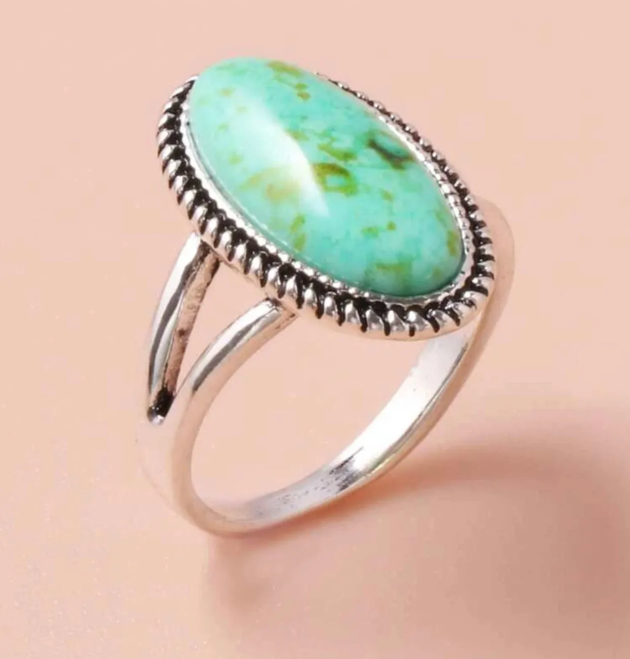 Green turquoise inspired oval detail ring. Size 8.