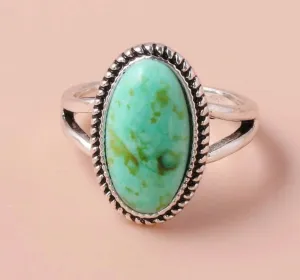 Green turquoise inspired oval detail ring. Size 8.