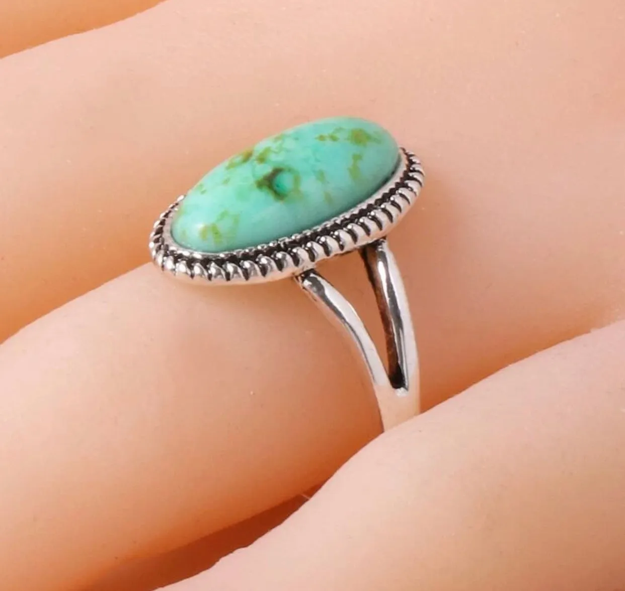 Green turquoise inspired oval detail ring. Size 8.