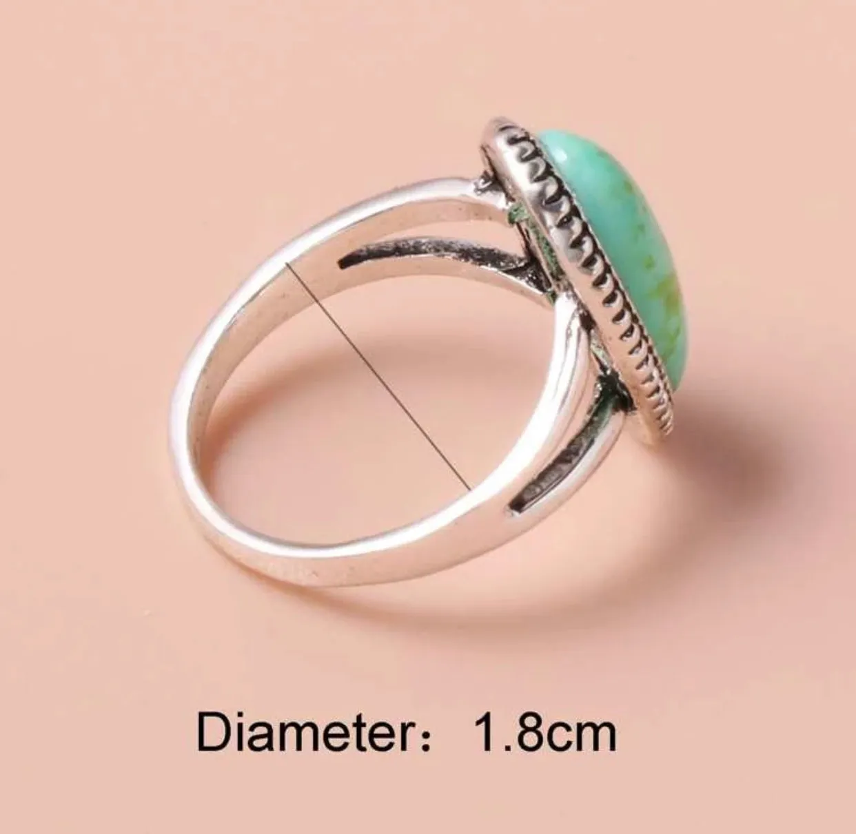 Green turquoise inspired oval detail ring. Size 8.