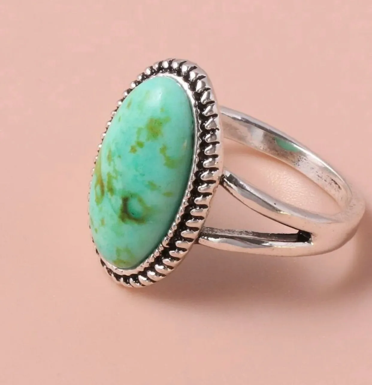 Green turquoise inspired oval detail ring. Size 8.