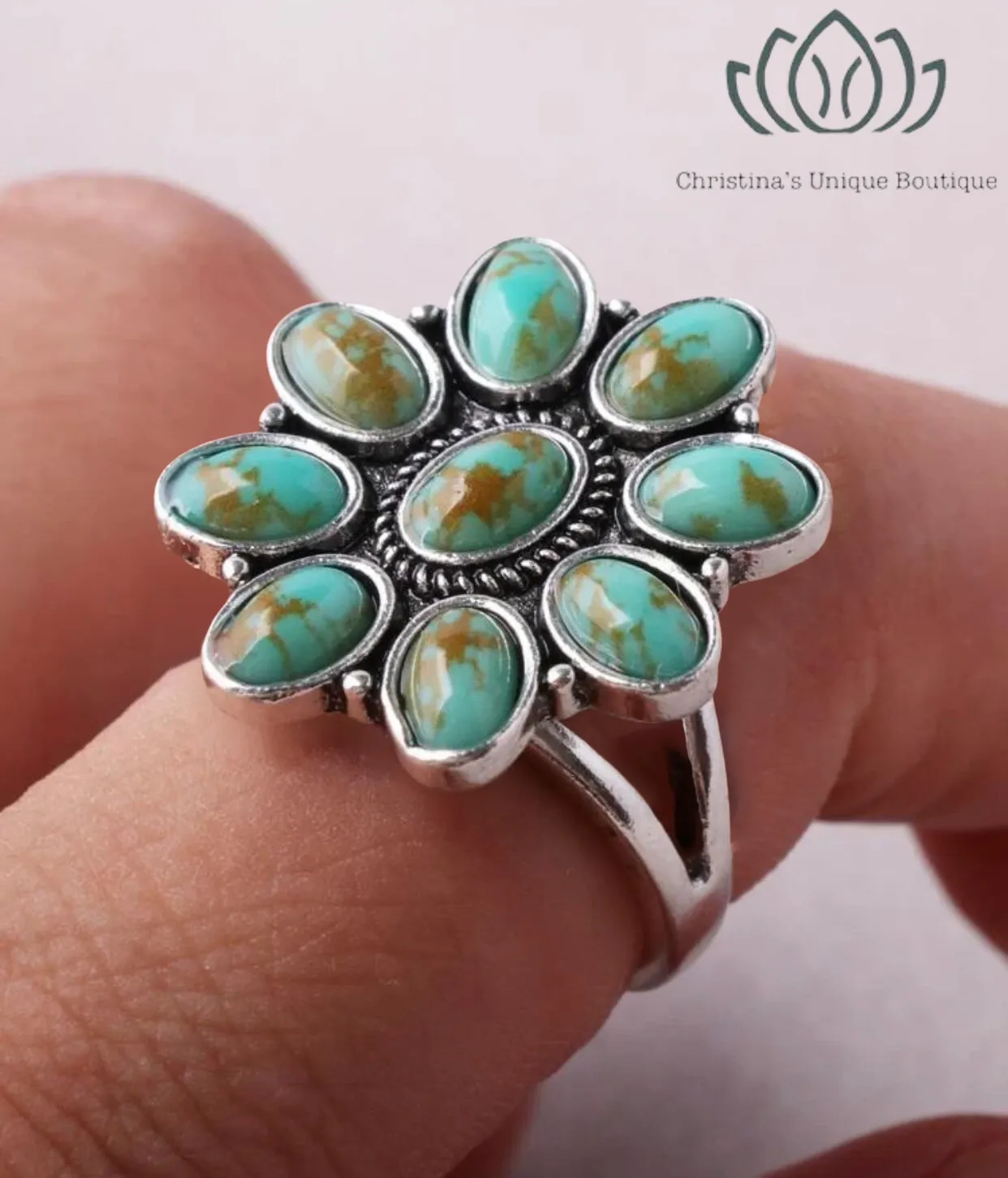 Green turquoise inspired southwestern decor ring. Size 8.
