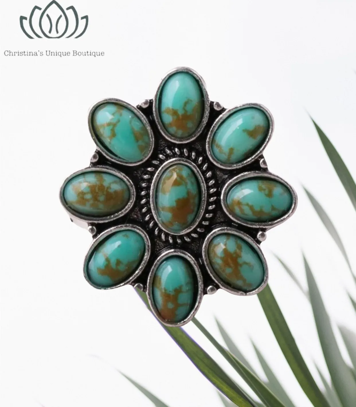 Green turquoise inspired southwestern decor ring. Size 8.