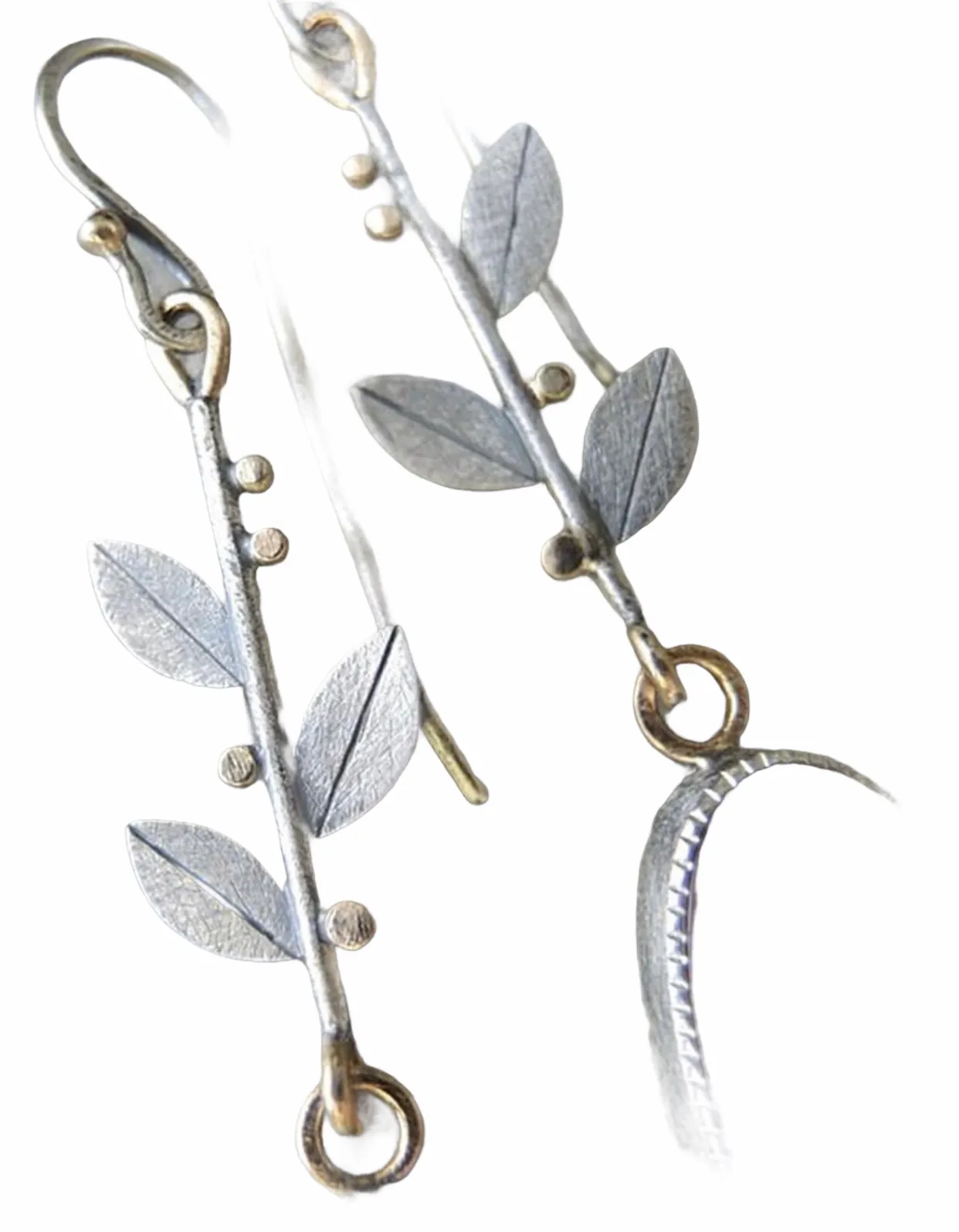 Leaf decor dangle earrings