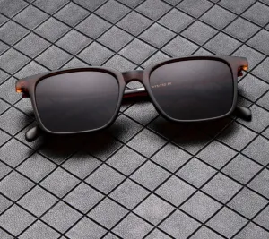 Men’s brown polarized sunglasses