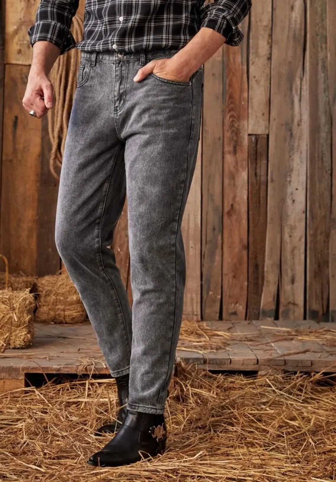 Men’s button fly carrot jeans