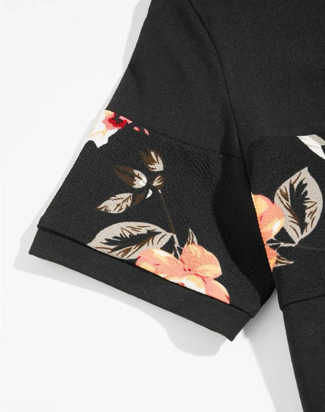 Men’s floral print top and drawstring waist shorts set