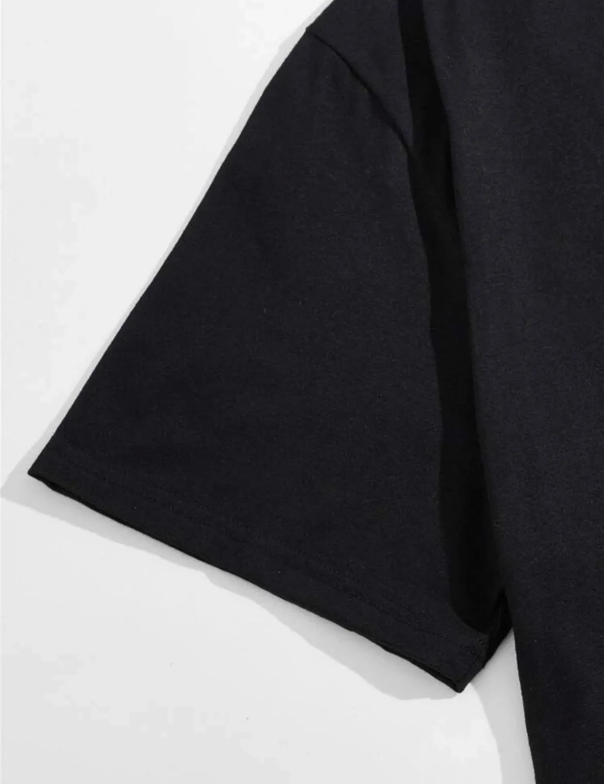 Men’s geo print tee and drawstring sweatpants set
