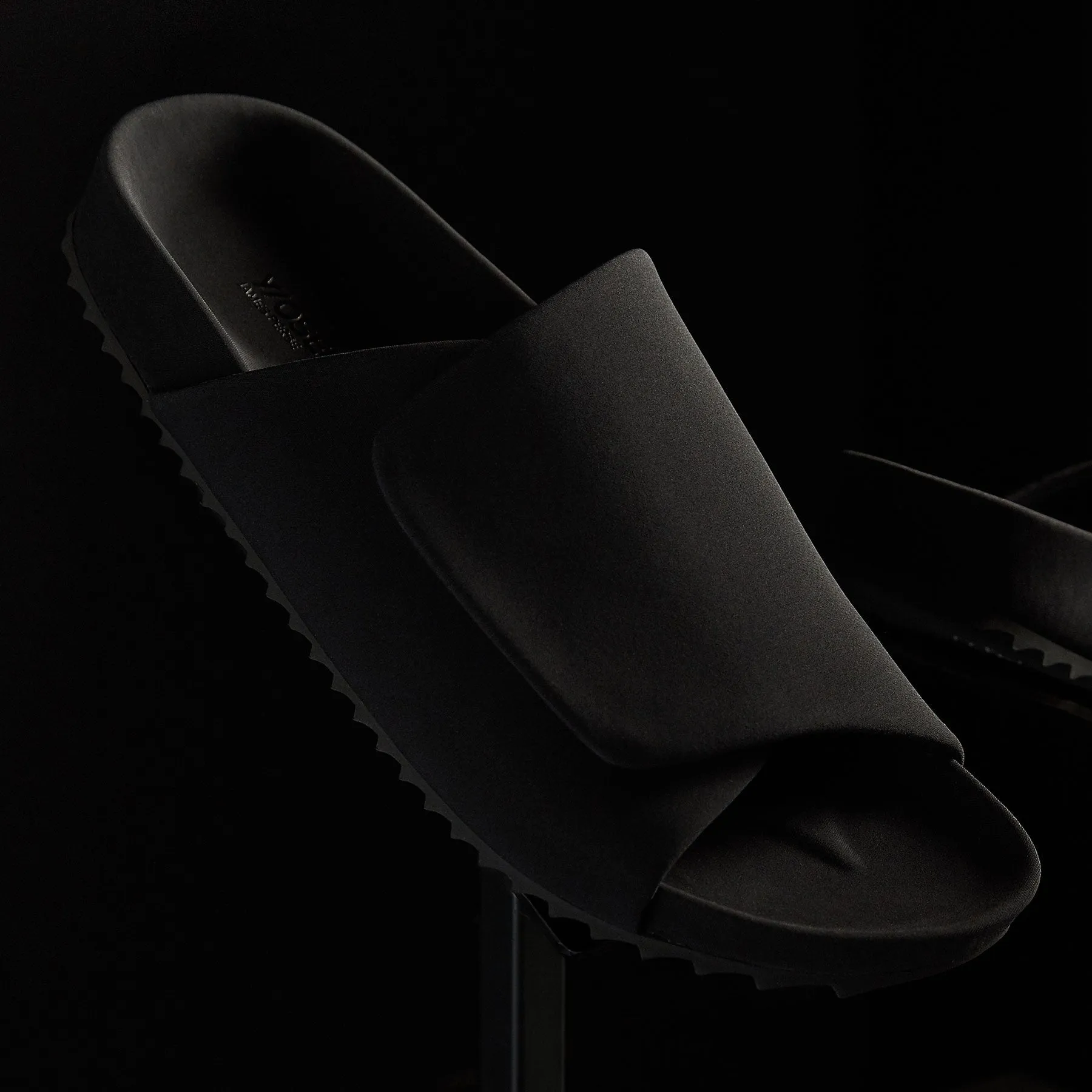 Men's Skubo Slide - Black/Black