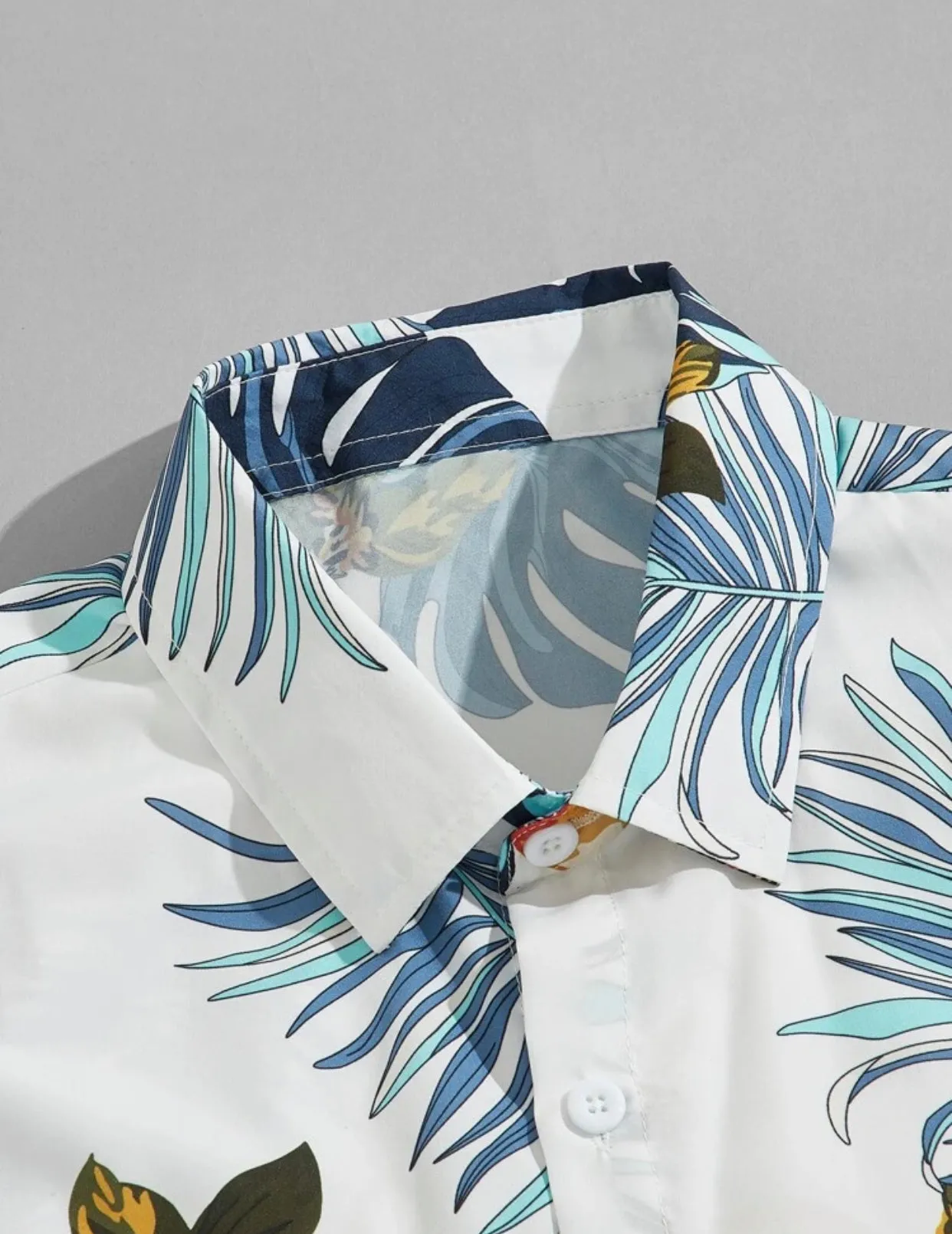 Men’s tropical print shirt and shorts set