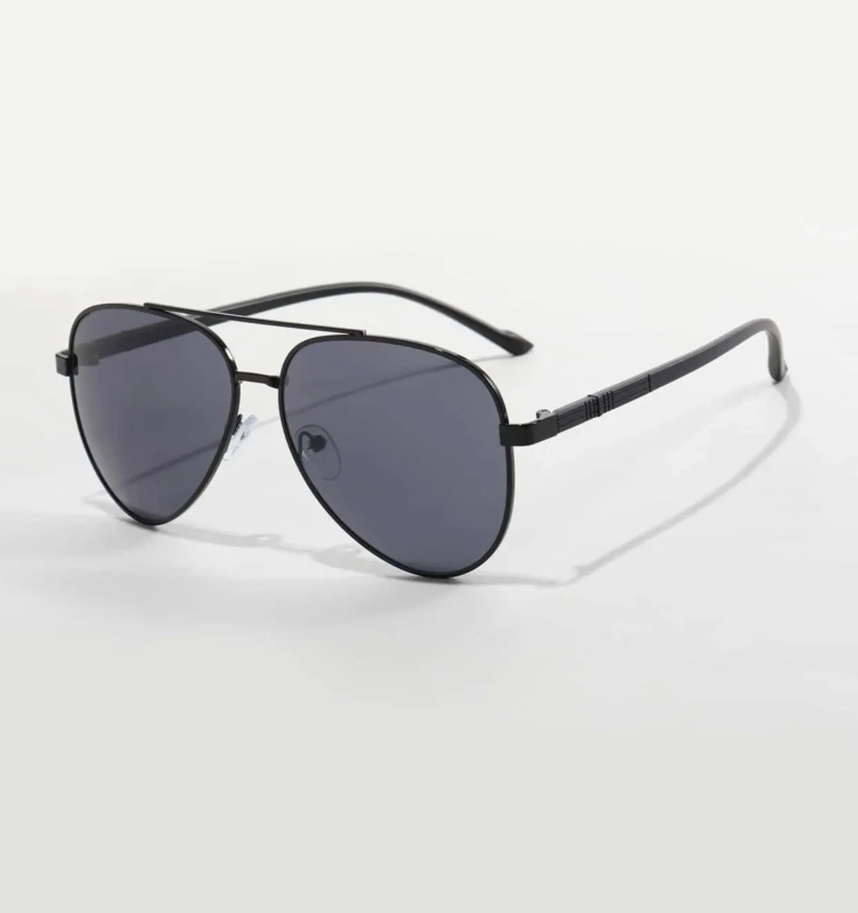 Metal frame tinted lens sunglasses