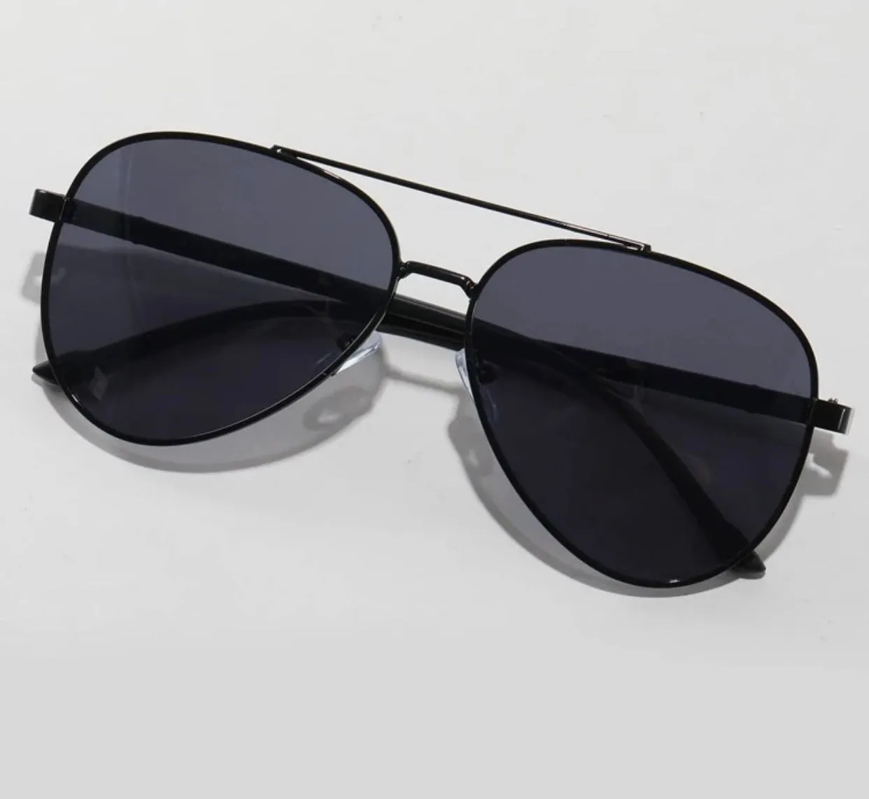 Metal frame tinted lens sunglasses
