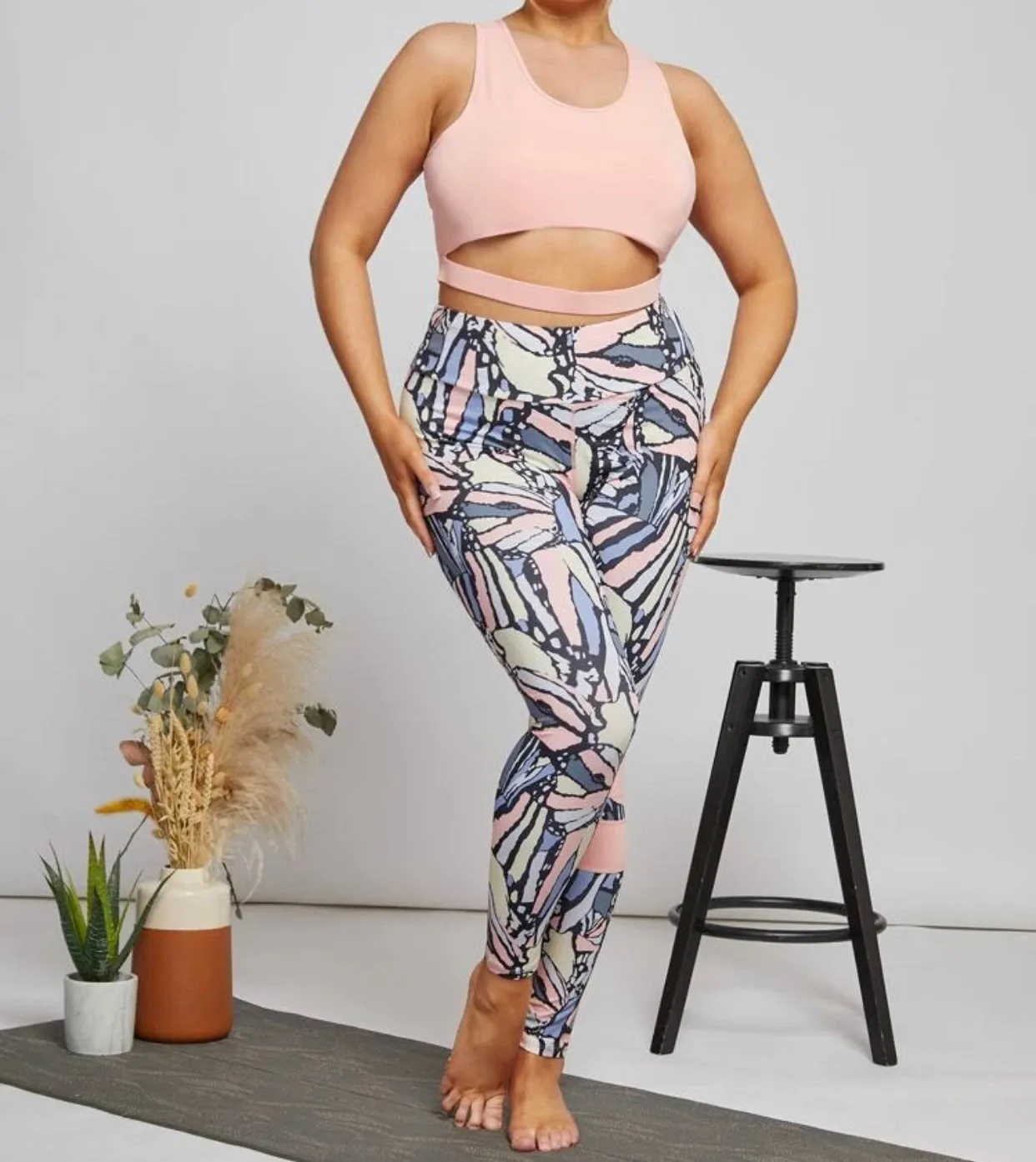 Peekaboo sports bra and floral leggings set
