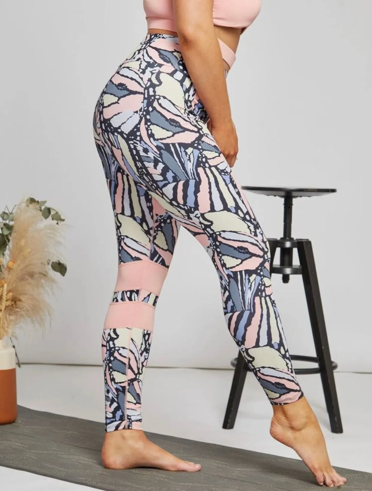 Peekaboo sports bra and floral leggings set