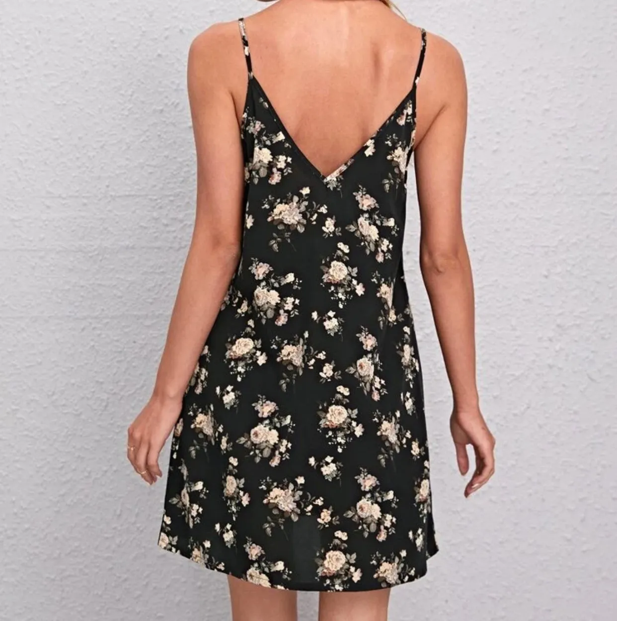Pretty floral double v-neck floral cami dress