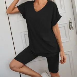 Solid tee with biker shorts